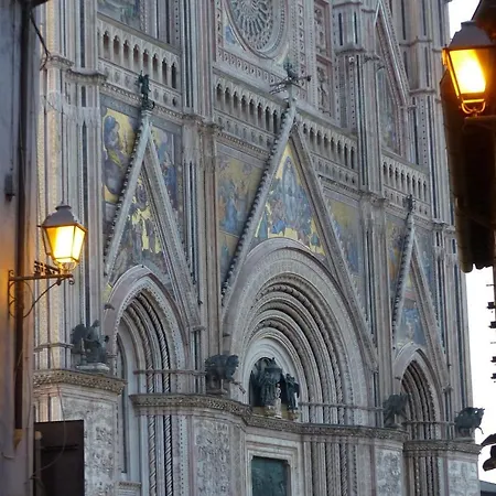 Via F.lli Cairoli 4 * Collazzone